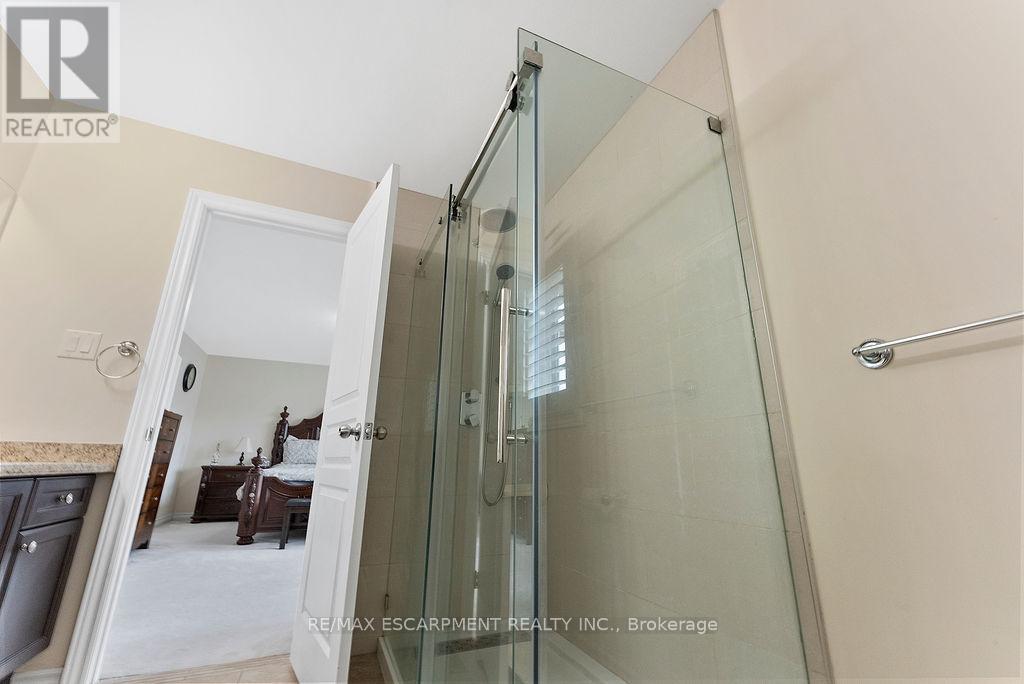 67 Bellroyal Crescent, Hamilton, ON - Indoor Photo Showing Bathroom