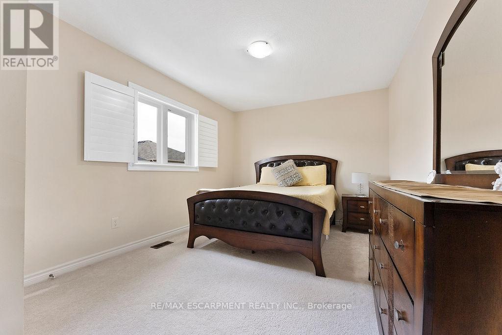 67 Bellroyal Crescent, Hamilton, ON - Indoor Photo Showing Bedroom