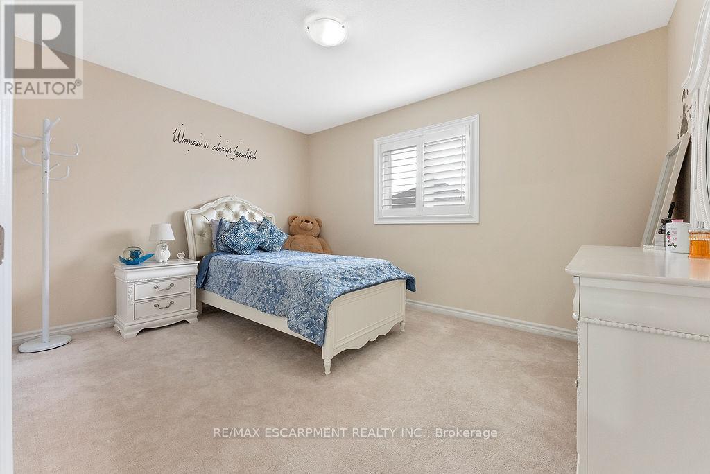 67 Bellroyal Crescent, Hamilton, ON - Indoor Photo Showing Bedroom