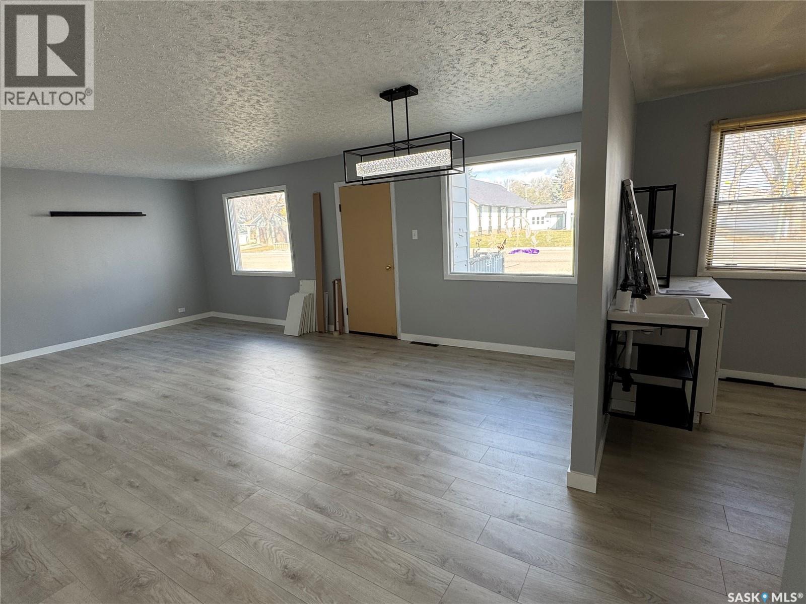 108 7Th Avenue W, Biggar, SK - Indoor