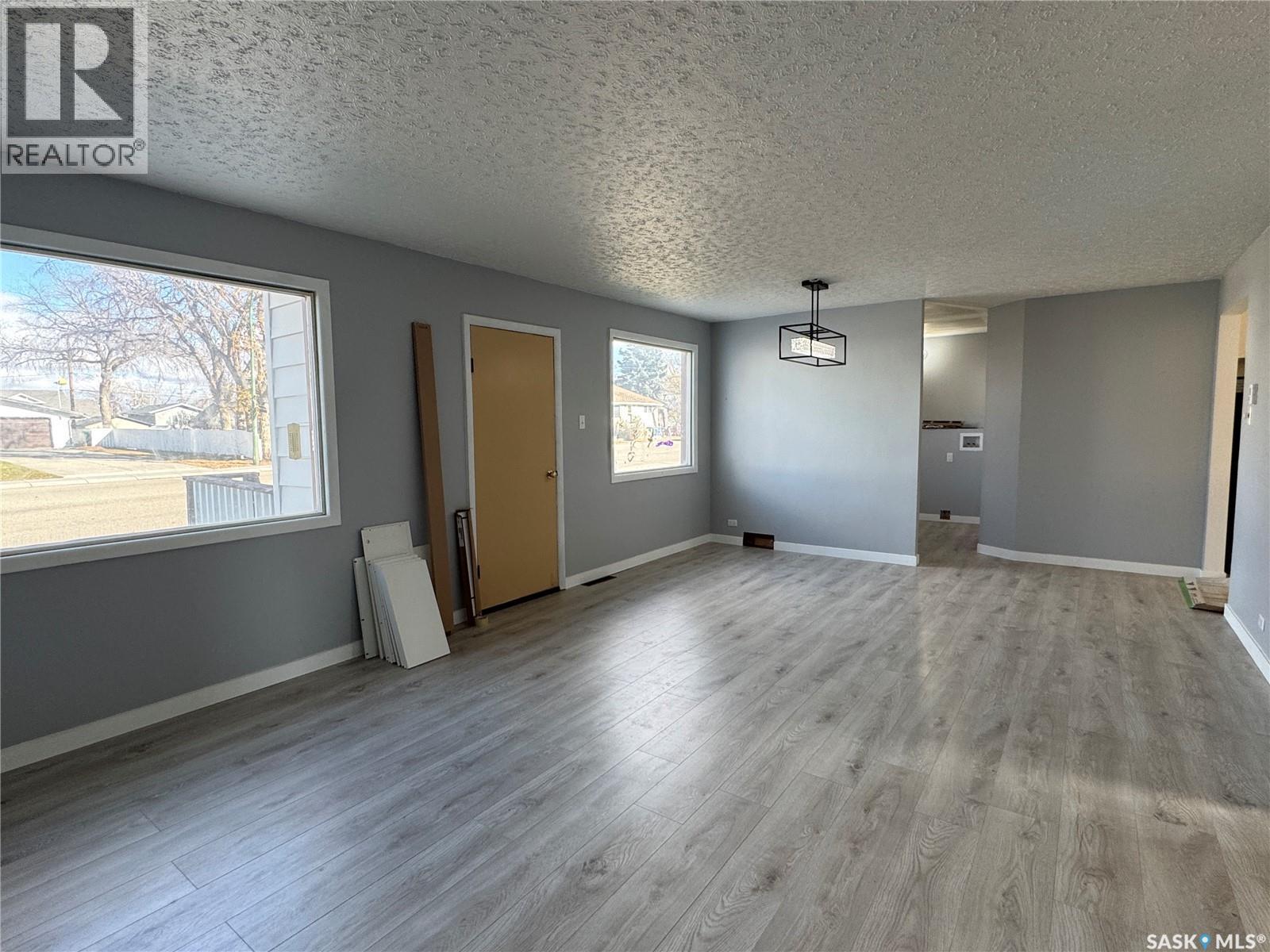 108 7Th Avenue W, Biggar, SK - Indoor