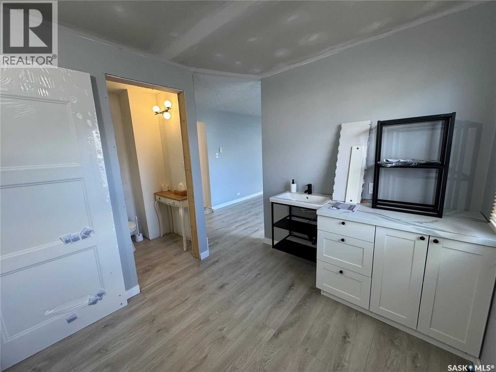 108 7Th Avenue W, Biggar, SK - Indoor