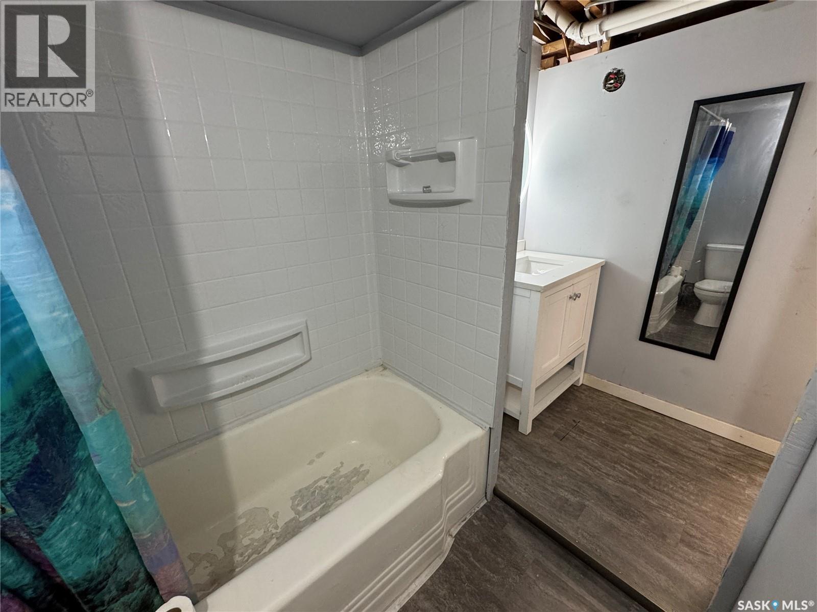 108 7Th Avenue W, Biggar, SK - Indoor Photo Showing Bathroom