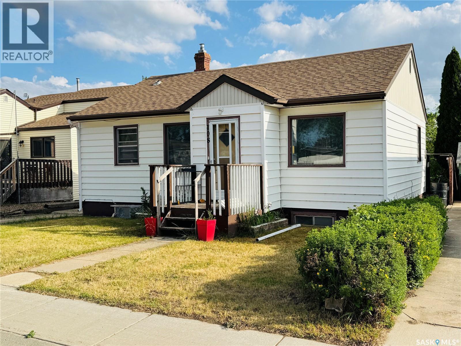 108 7Th Avenue W, Biggar, SK - Outdoor