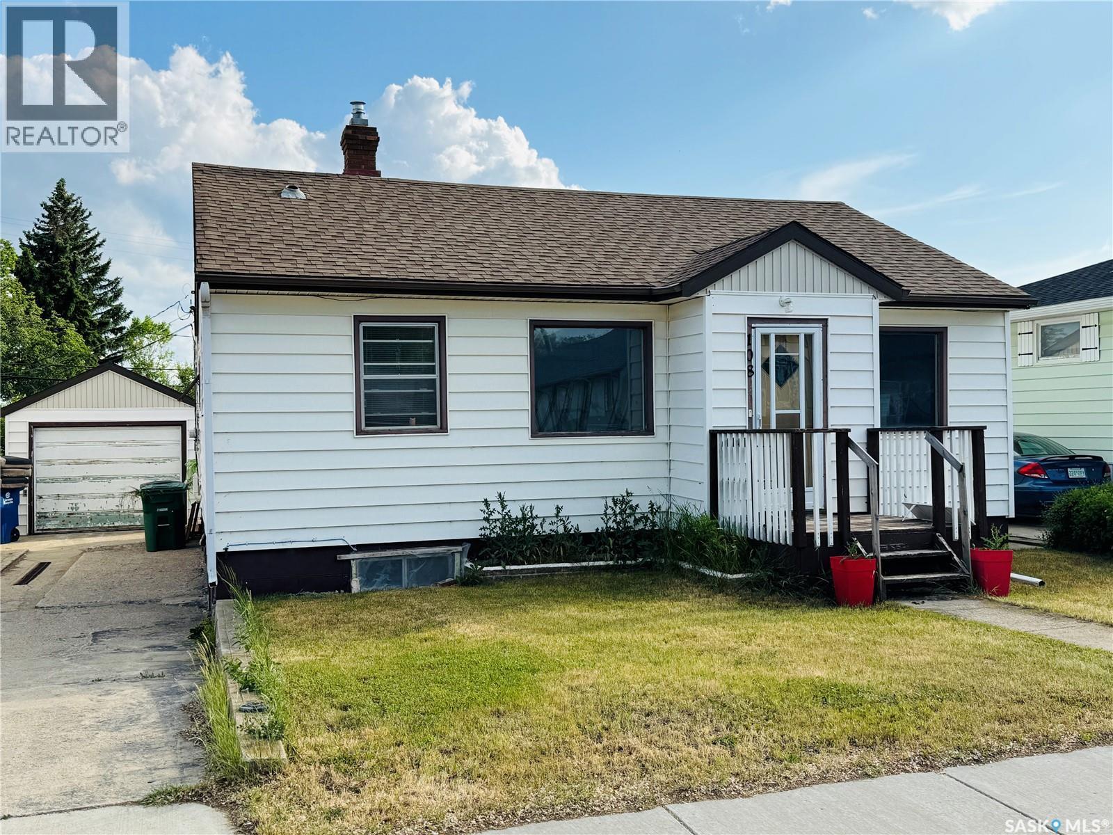 108 7Th Avenue W, Biggar, SK - Outdoor