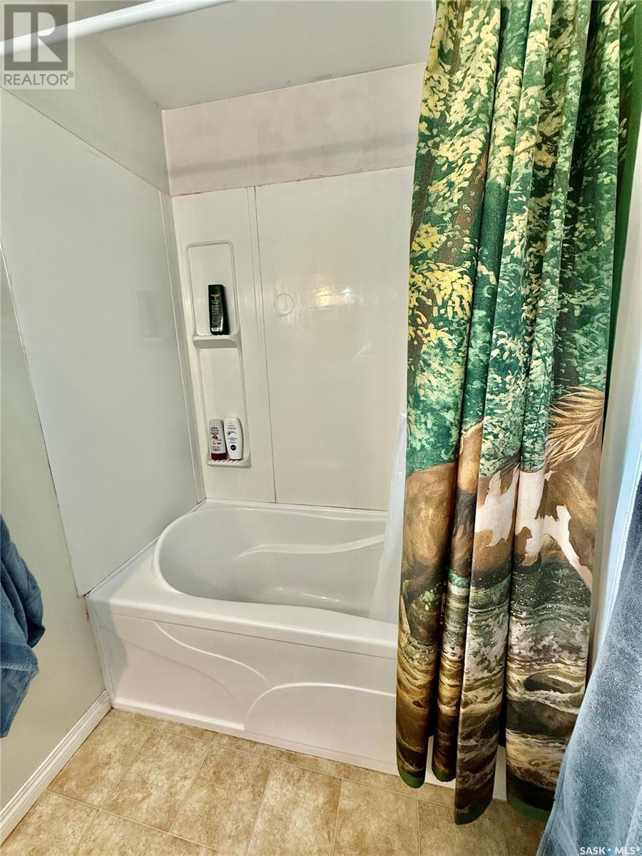 103 2Nd Avenue W, Paynton, SK - Indoor Photo Showing Bathroom