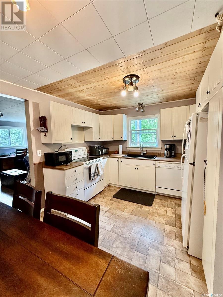 103 2Nd Avenue W, Paynton, SK - Indoor Photo Showing Kitchen