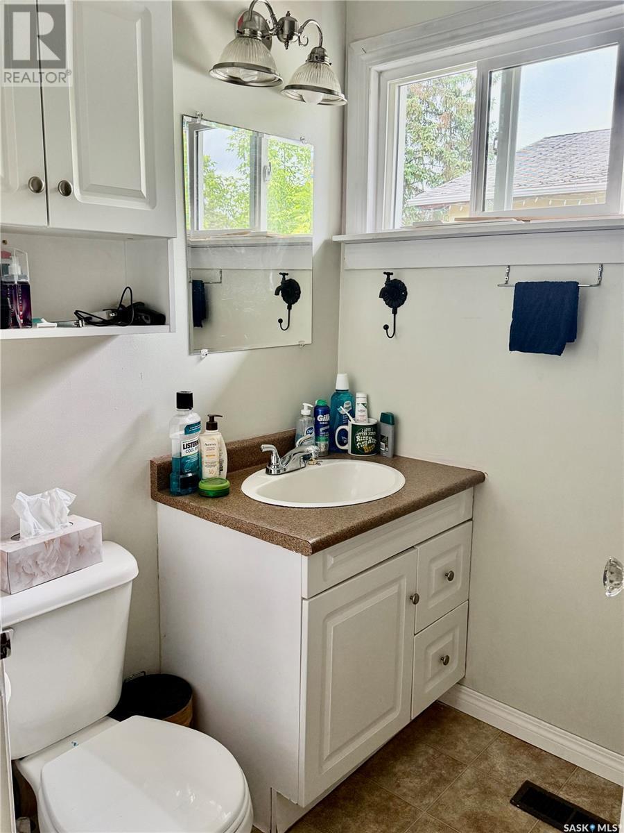 103 2Nd Avenue W, Paynton, SK - Indoor Photo Showing Bathroom