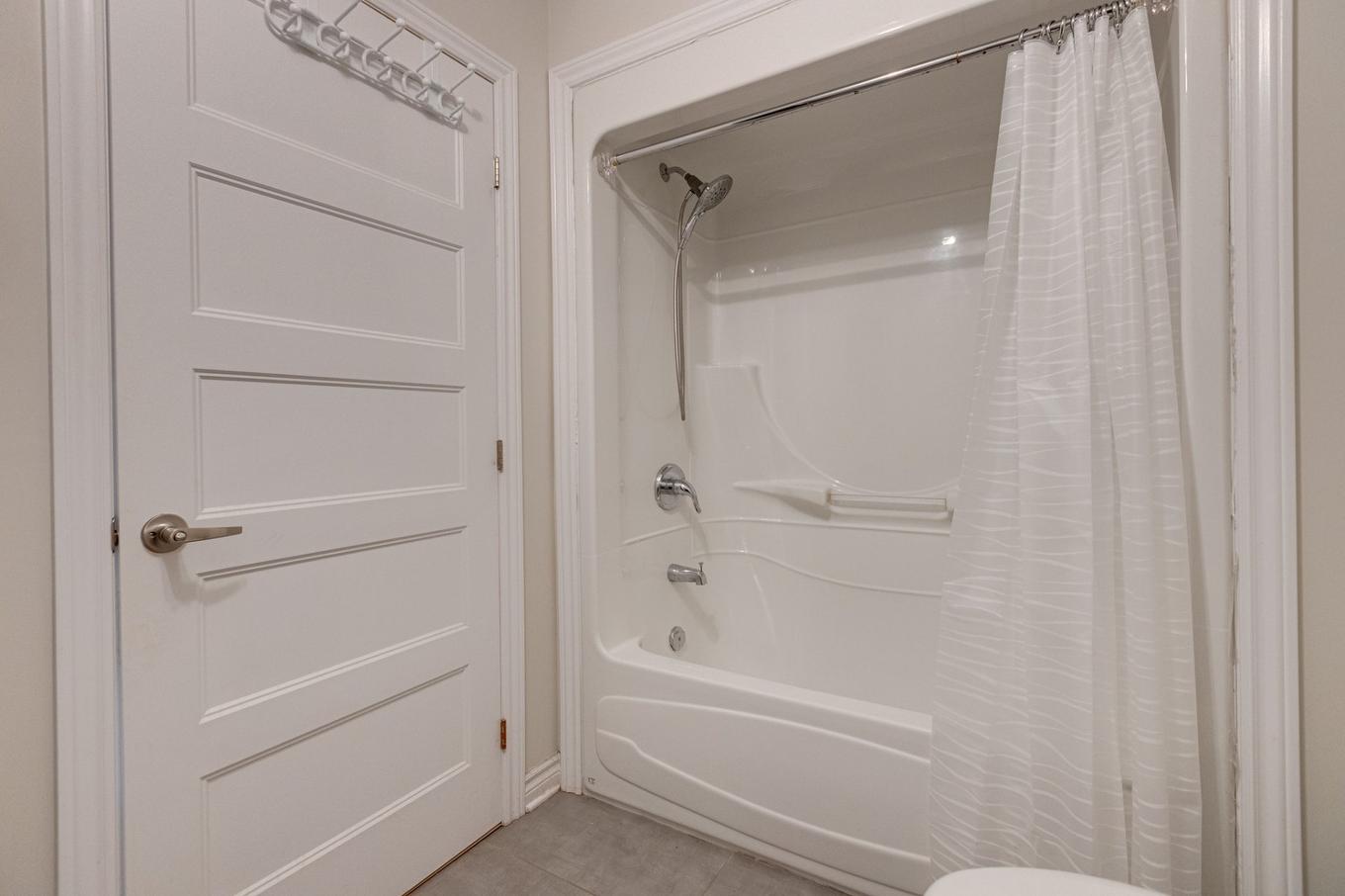 Salle de bains attenante à la CCP - 306-7700 Rue De Lavaltrie, Montréal (Mercier/Hochelaga-Maisonneuve), QC - Indoor Photo Showing Bathroom