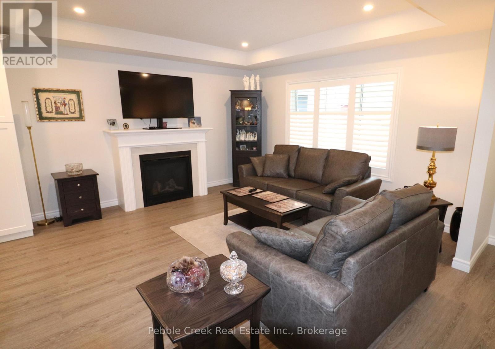 112 Huron Heights Drive, Ashfield-Colborne-Wawanosh (Colborne Twp), ON - Indoor Photo Showing Living Room With Fireplace
