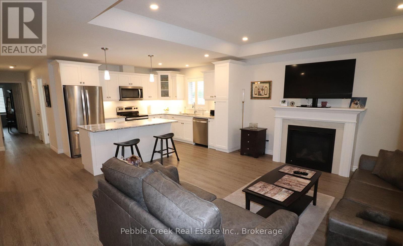 112 Huron Heights Drive, Ashfield-Colborne-Wawanosh (Colborne Twp), ON - Indoor With Fireplace