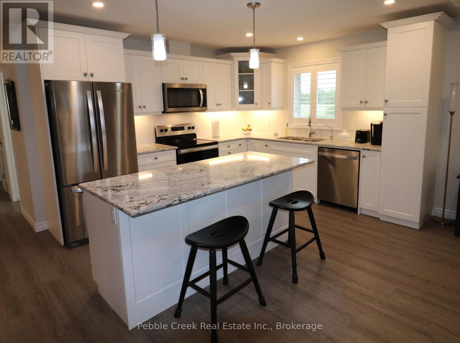 112 Huron Heights Drive, Ashfield-Colborne-Wawanosh (Colborne Twp), ON - Indoor Photo Showing Kitchen With Upgraded Kitchen
