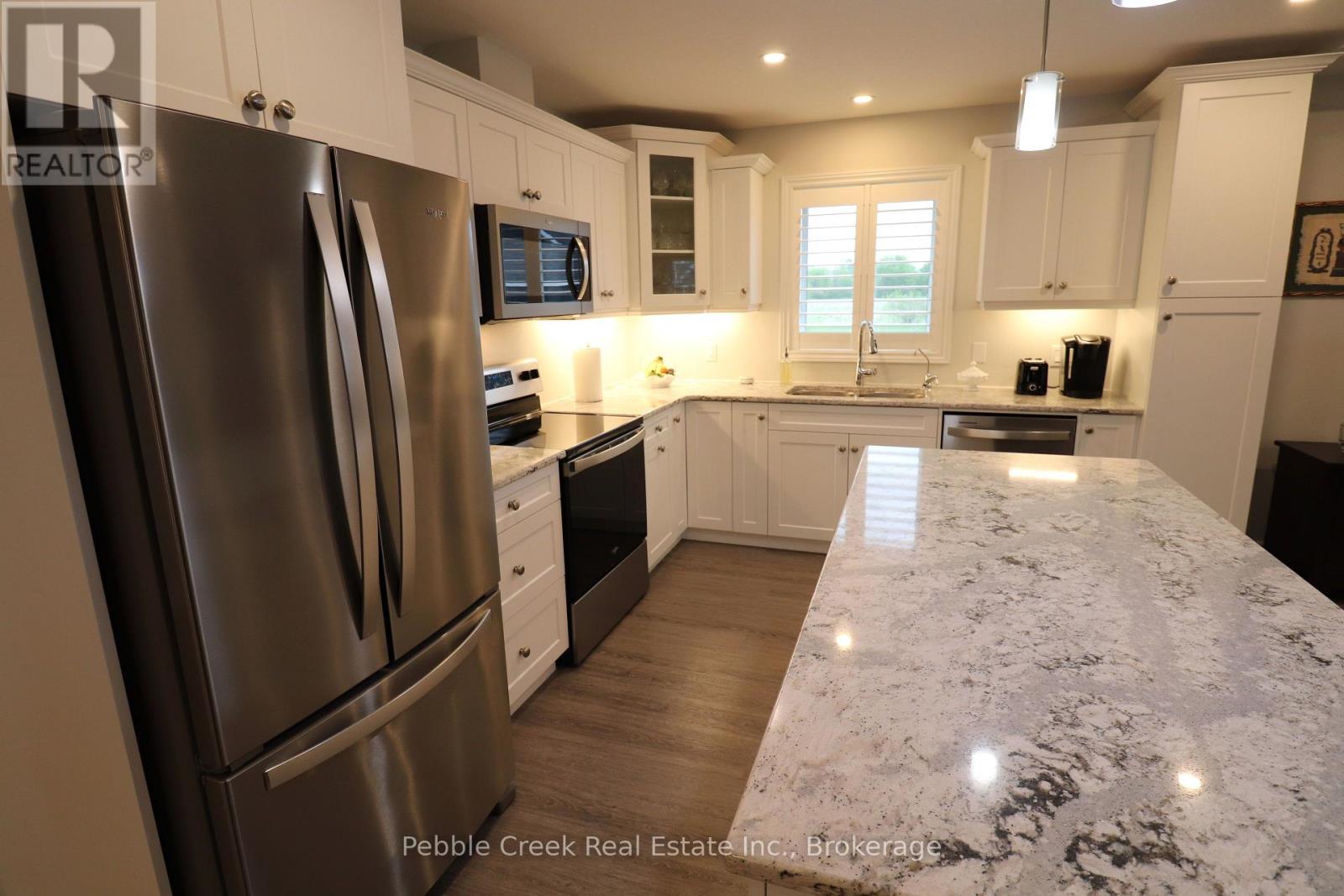 112 Huron Heights Drive, Ashfield-Colborne-Wawanosh (Colborne Twp), ON - Indoor Photo Showing Kitchen With Upgraded Kitchen