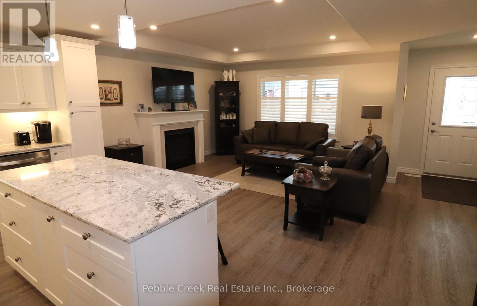 112 Huron Heights Drive, Ashfield-Colborne-Wawanosh (Colborne Twp), ON - Indoor With Fireplace