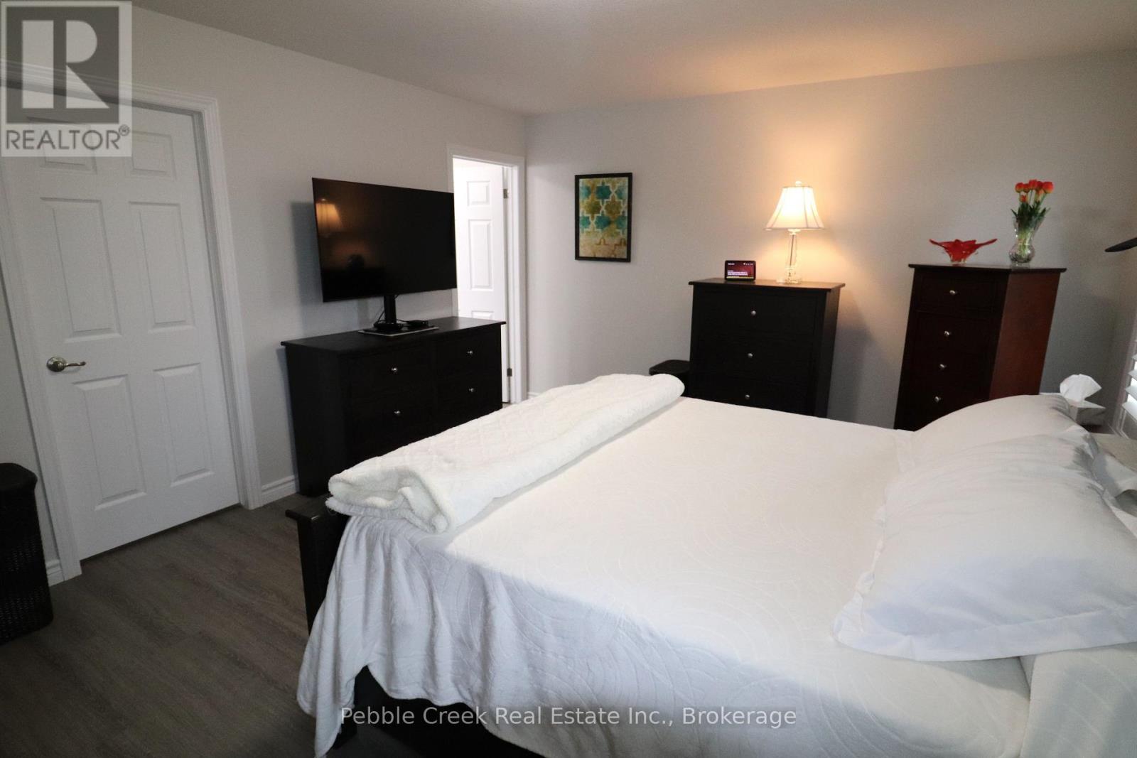 112 Huron Heights Drive, Ashfield-Colborne-Wawanosh (Colborne Twp), ON - Indoor Photo Showing Bedroom