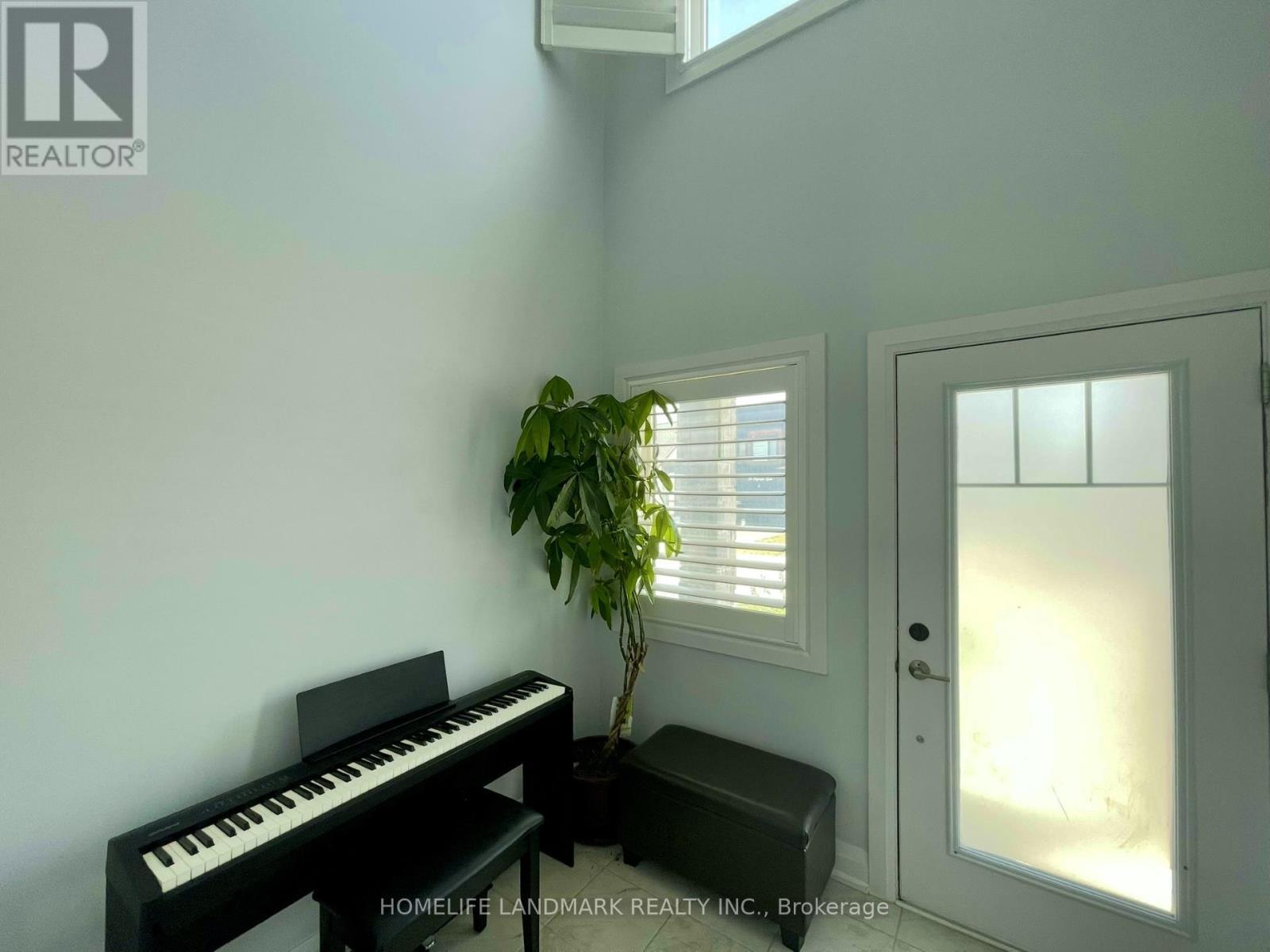 Upper Unit - 33 Olympic Gate, Barrie, ON - Indoor Photo Showing Other Room