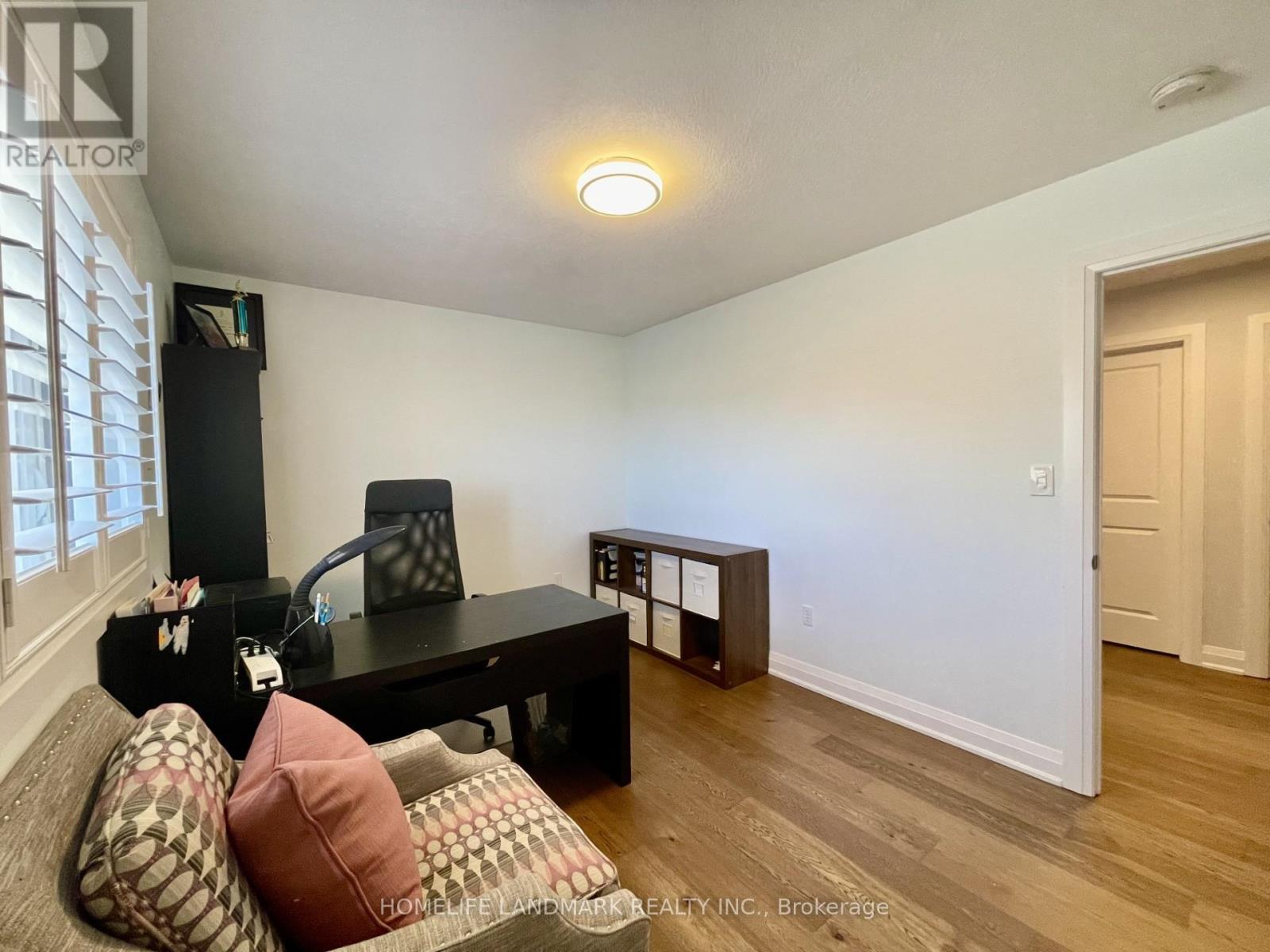 Upper Unit - 33 Olympic Gate, Barrie, ON - Indoor