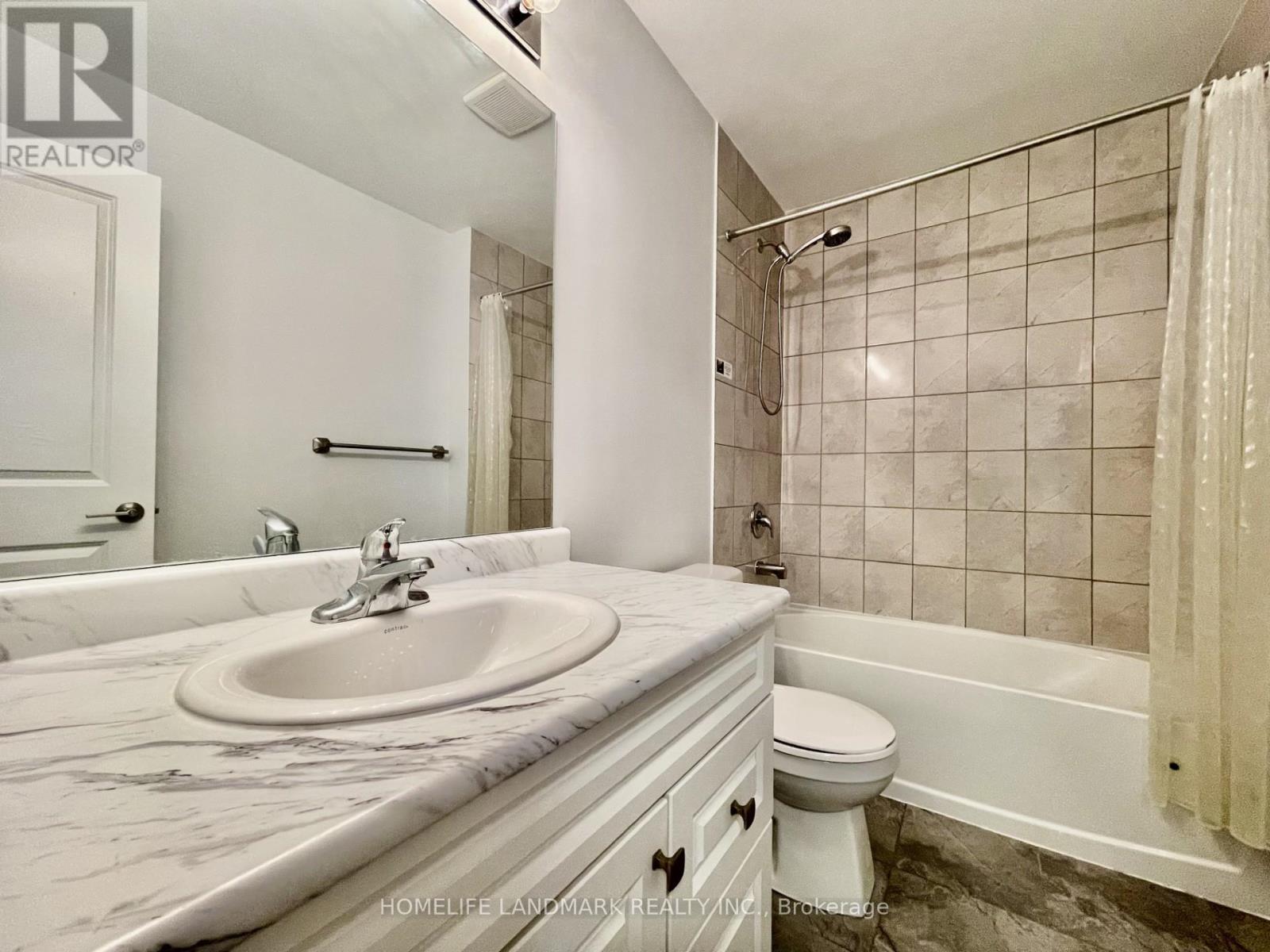 Upper Unit - 33 Olympic Gate, Barrie, ON - Indoor Photo Showing Bathroom