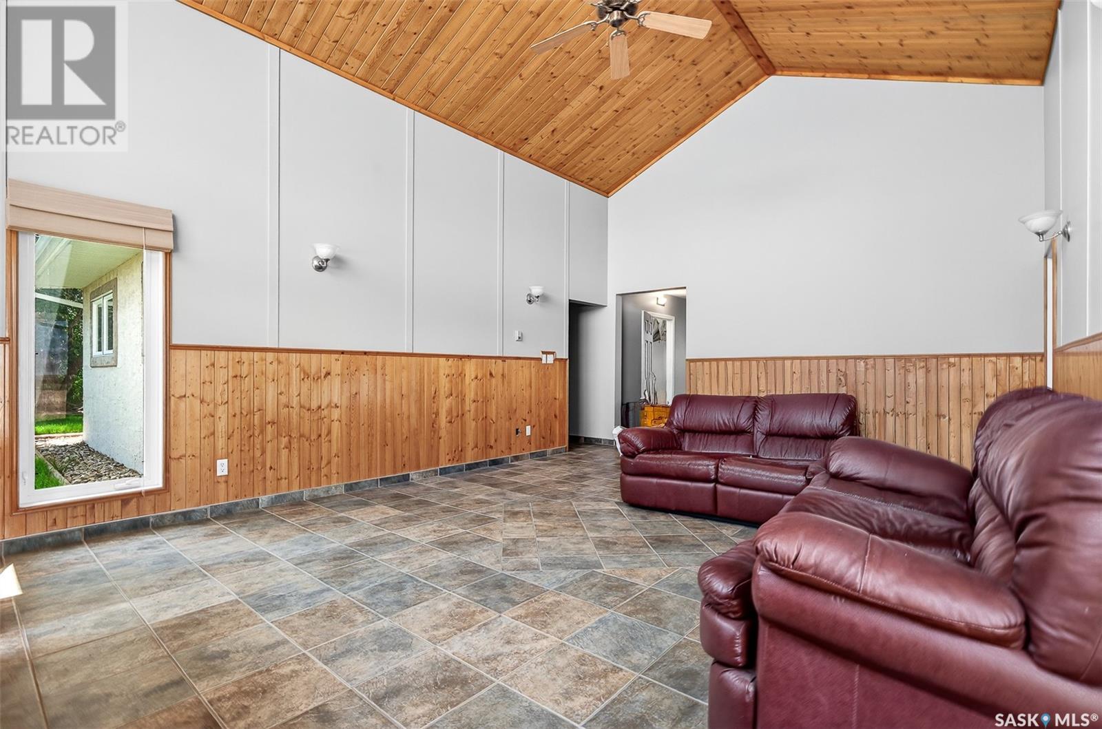 Stony Beach Acreage, Pense Rm No. 160, SK - Indoor