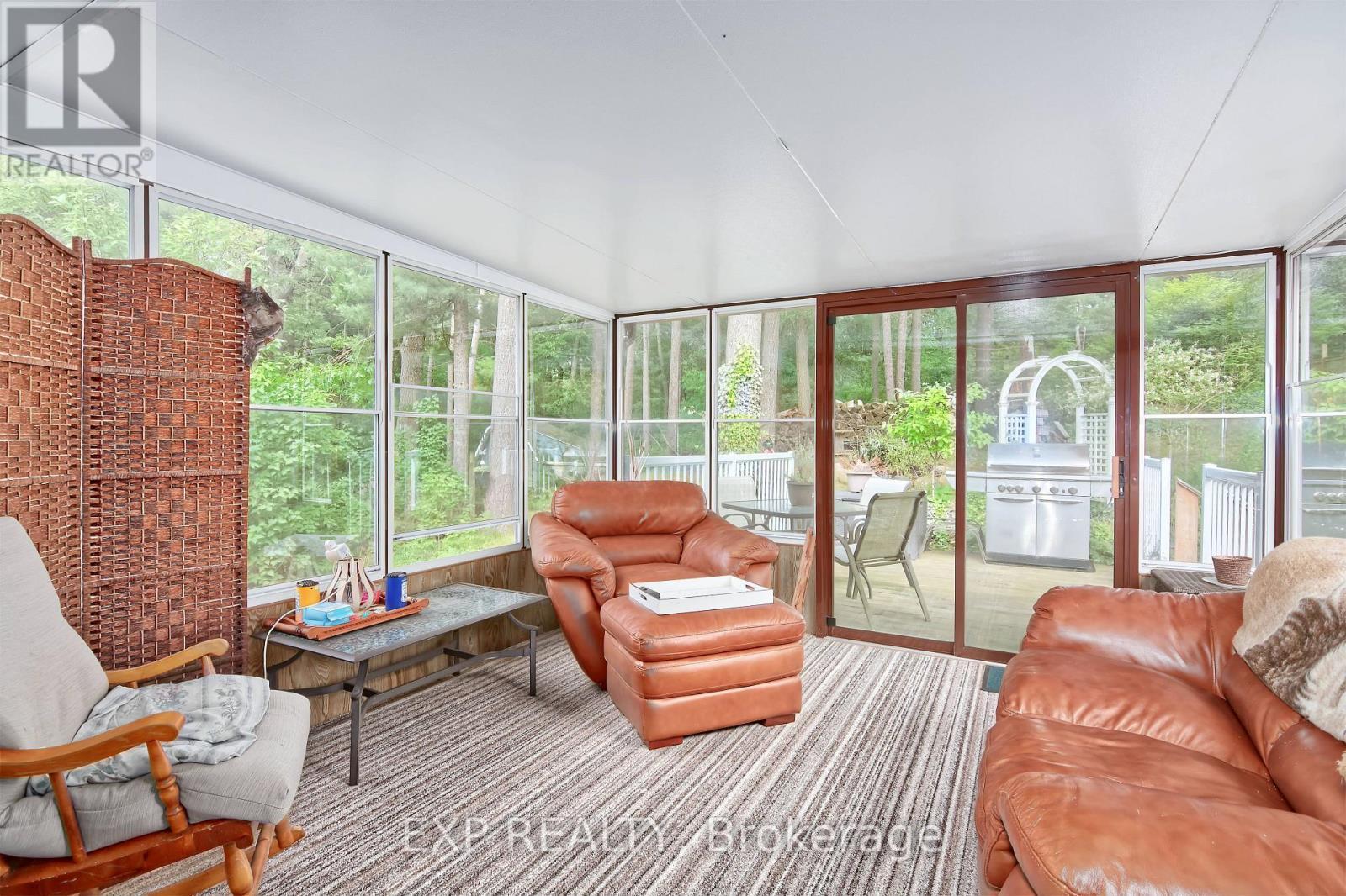 9995 Port Franks Estates Drive, Lambton Shores (Port Franks), ON - Indoor Photo Showing Living Room