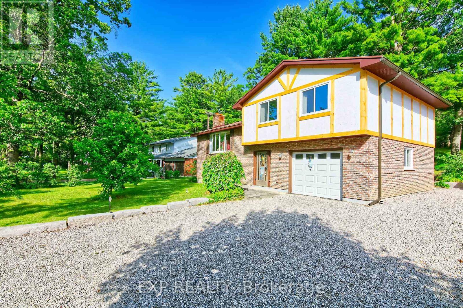 9995 Port Franks Estates Drive, Lambton Shores (Port Franks), ON - Outdoor