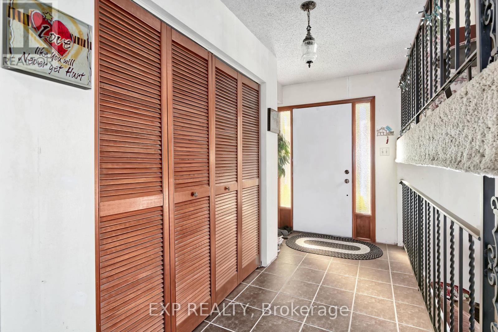 9995 Port Franks Estates Drive, Lambton Shores (Port Franks), ON - Indoor Photo Showing Other Room