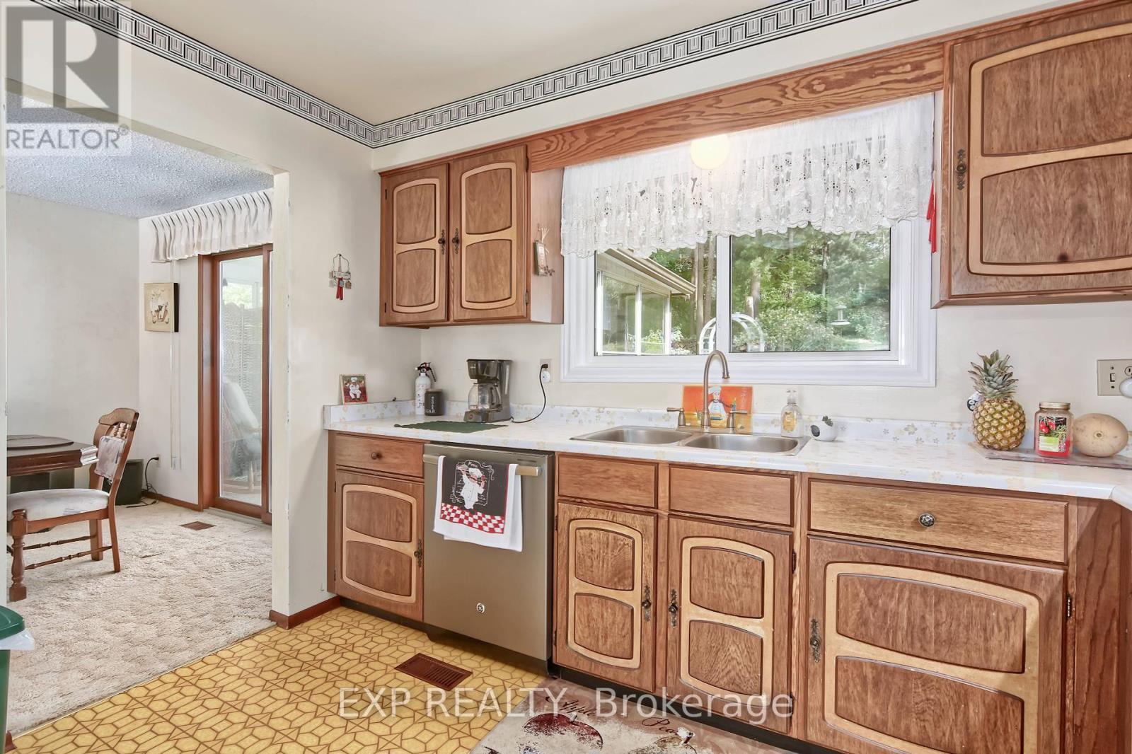 9995 Port Franks Estates Drive, Lambton Shores (Port Franks), ON - Indoor Photo Showing Kitchen With Double Sink