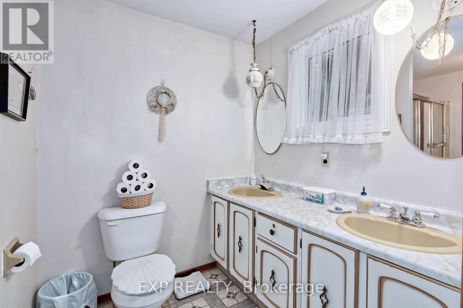 9995 Port Franks Estates Drive, Lambton Shores (Port Franks), ON - Indoor Photo Showing Bathroom