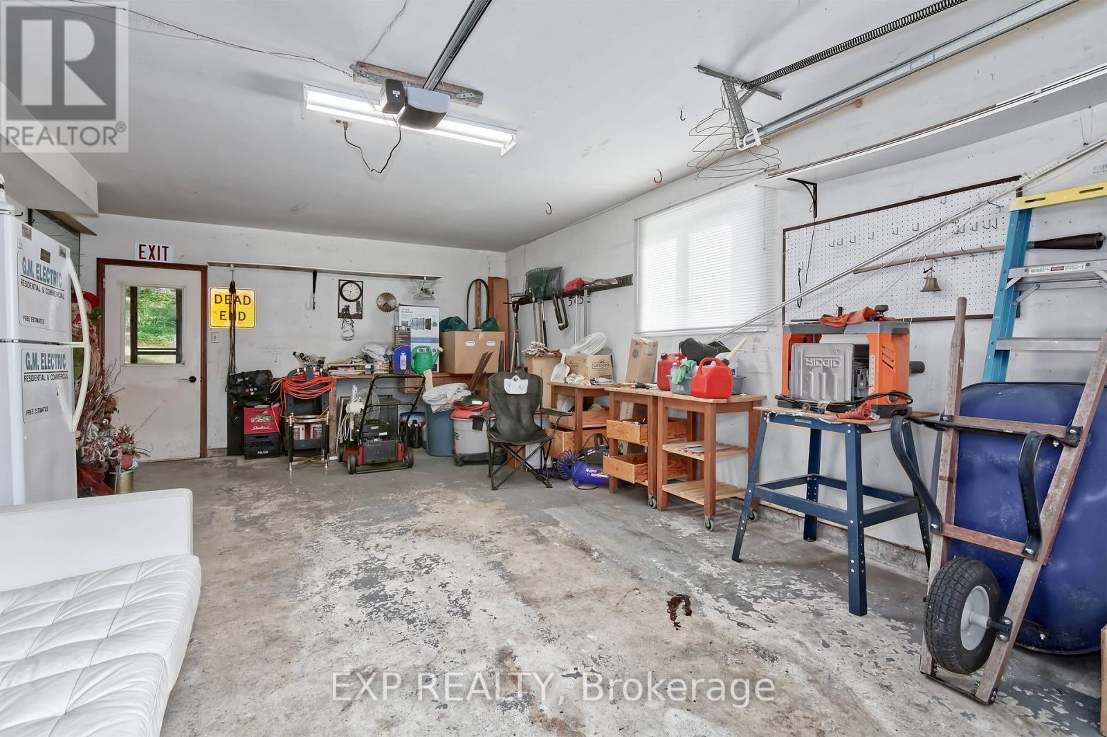 9995 Port Franks Estates Drive, Lambton Shores (Port Franks), ON - Indoor Photo Showing Garage