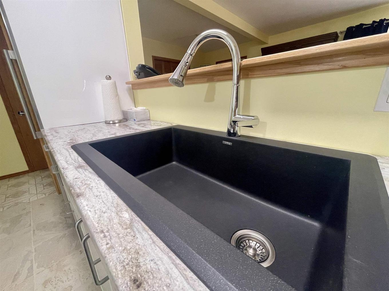 228 Taylor Street, Dryden, ON - Indoor Photo Showing Kitchen