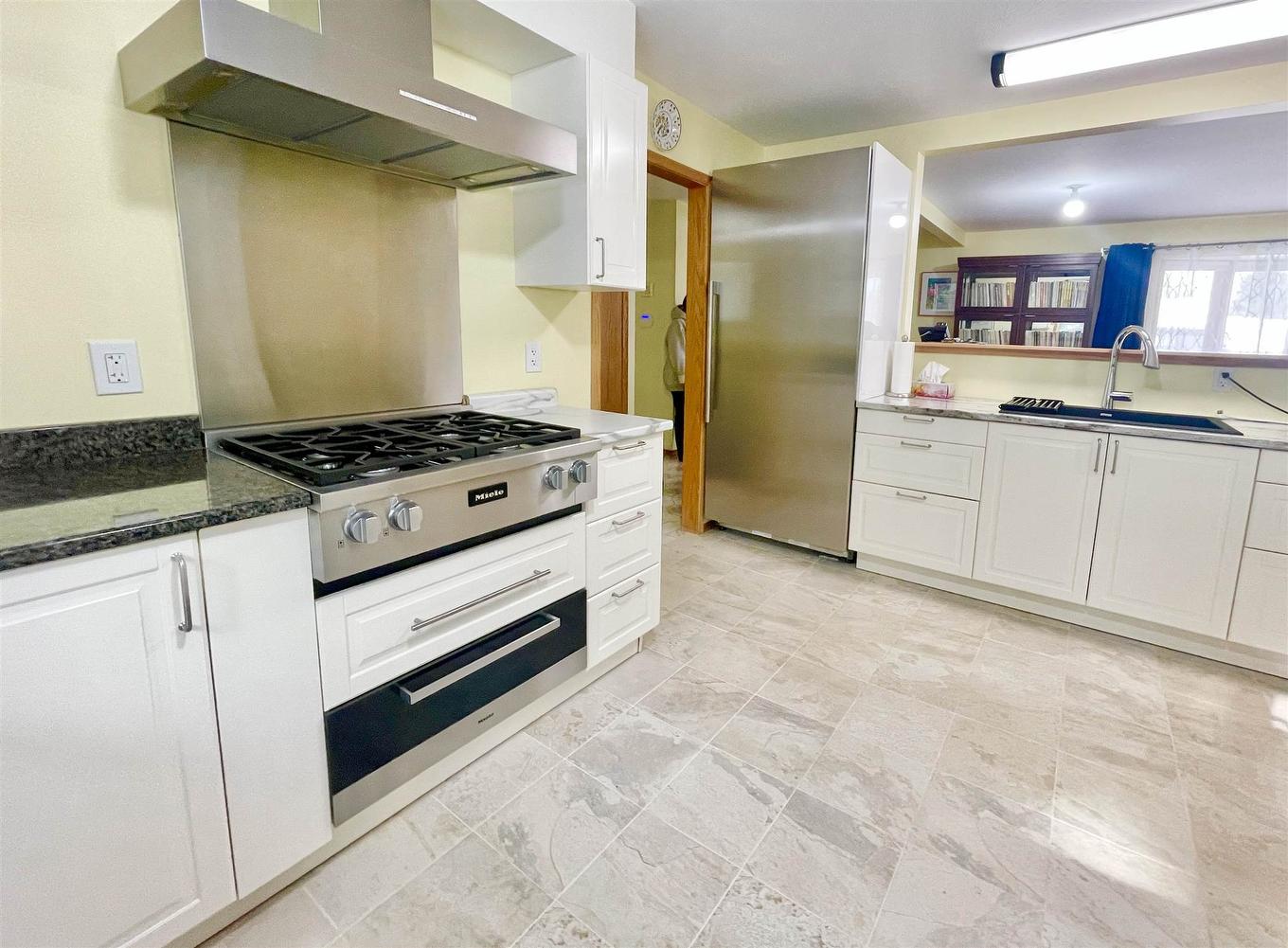 228 Taylor Street, Dryden, ON - Indoor Photo Showing Kitchen With Upgraded Kitchen