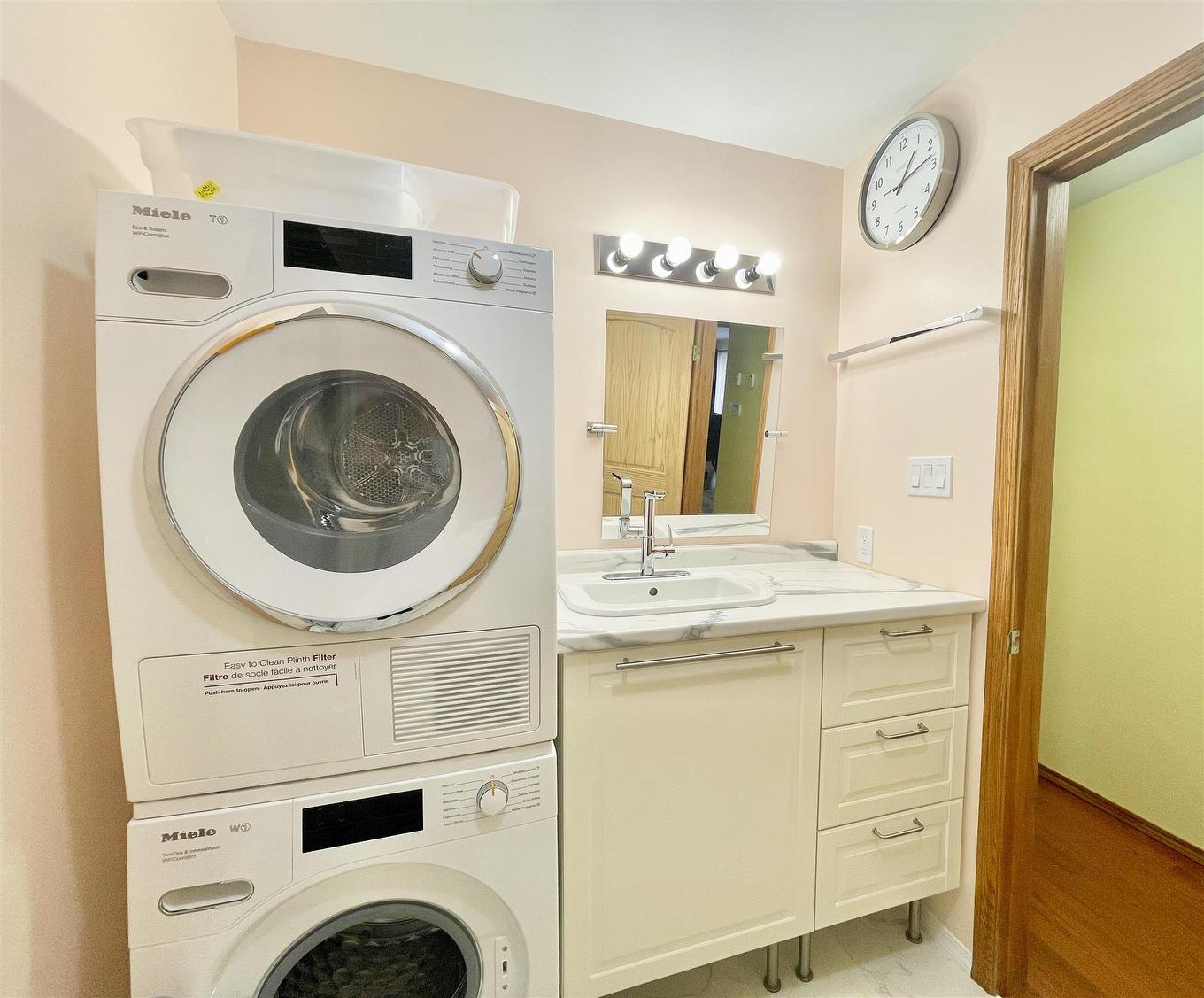 228 Taylor Street, Dryden, ON - Indoor Photo Showing Laundry Room