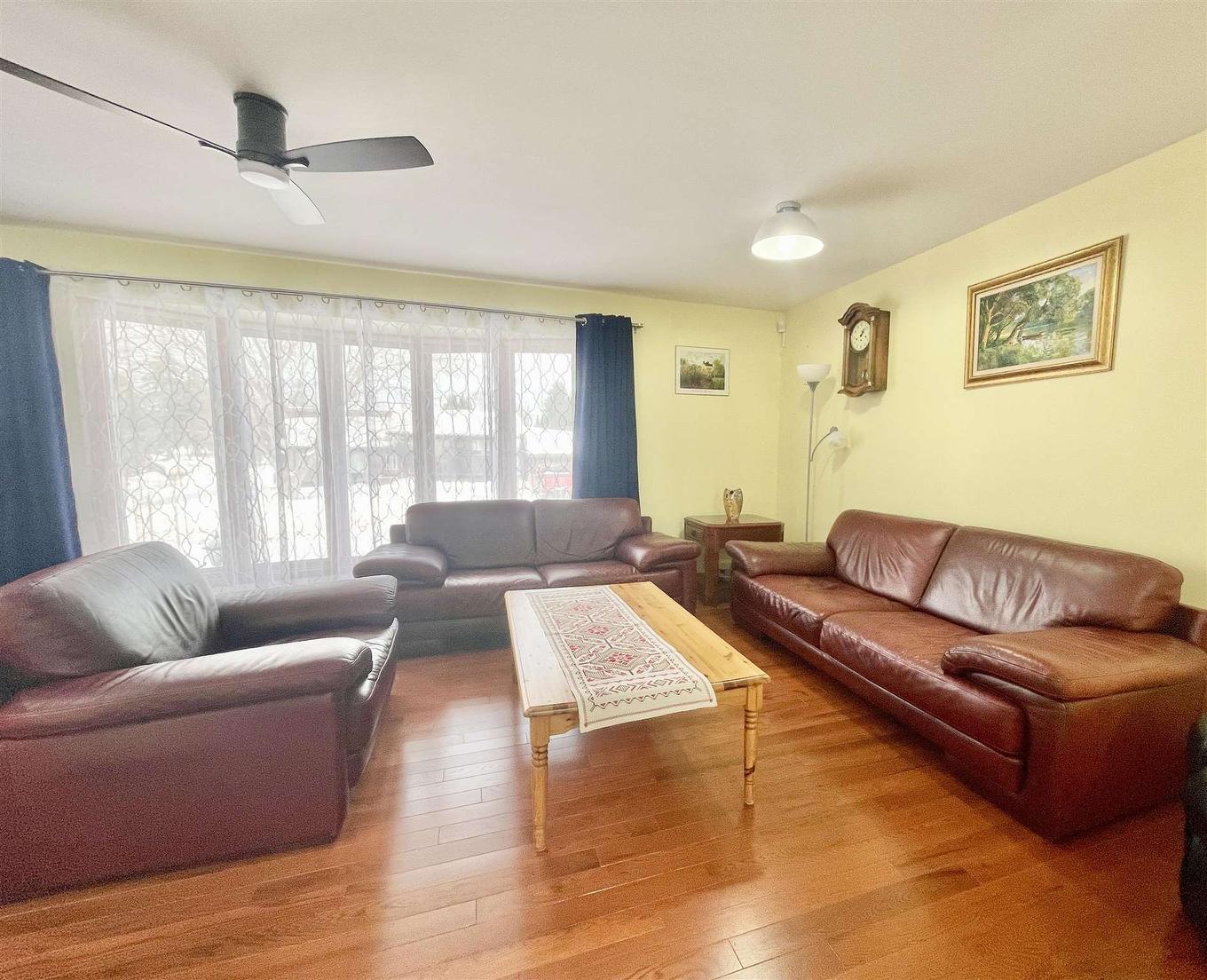 228 Taylor Street, Dryden, ON - Indoor Photo Showing Living Room