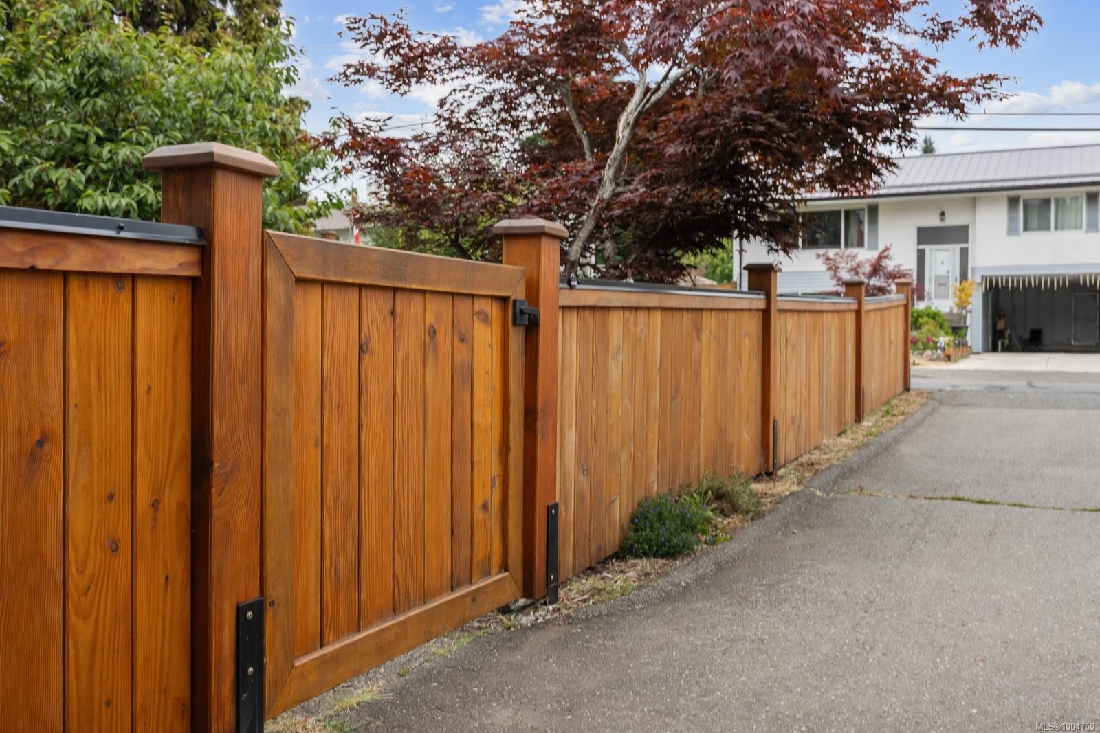 275 Centennial Dr, Courtenay, BC