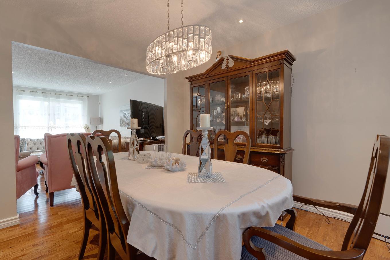 Common room - 5125 Av. Clarendon, Laval (Chomedey), QC - Indoor Photo Showing Dining Room