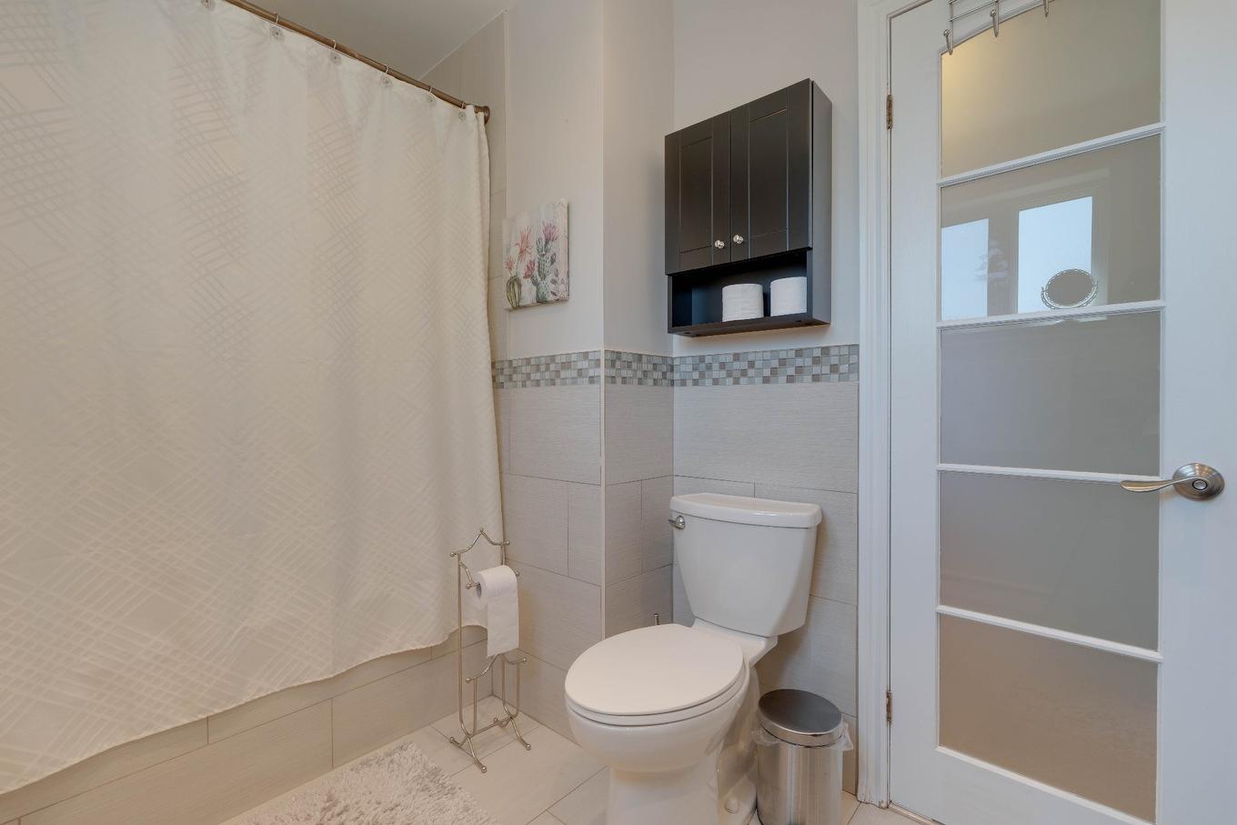 Bathroom - 5125 Av. Clarendon, Laval (Chomedey), QC - Indoor Photo Showing Bathroom