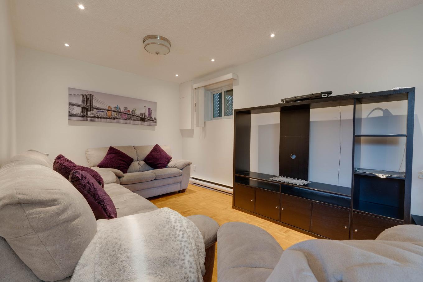 Family room - 5125 Av. Clarendon, Laval (Chomedey), QC - Indoor Photo Showing Living Room