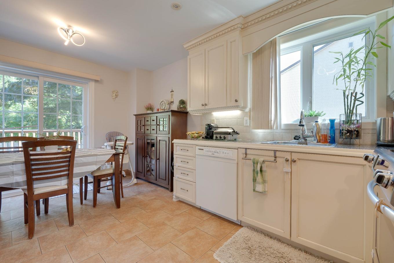 Kitchen - 5125 Av. Clarendon, Laval (Chomedey), QC - Indoor