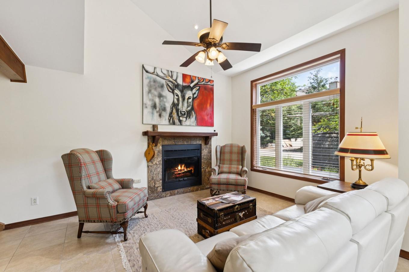 Cuisine - 1627 Ch. Du Golf, Mont-Tremblant, QC - Indoor Photo Showing Living Room With Fireplace