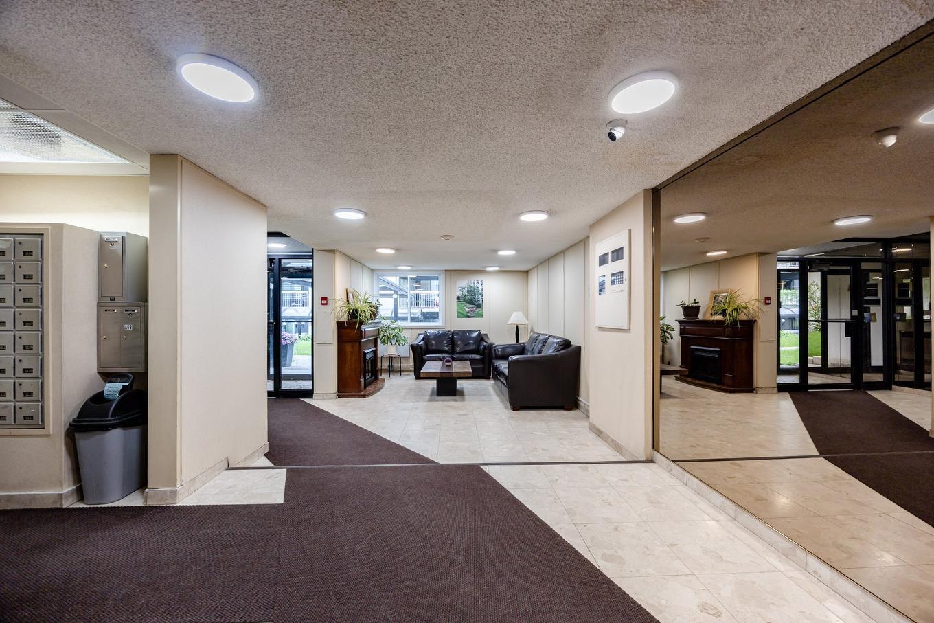 Reception area - 304-3480 Rue Simpson, Montréal (Ville-Marie), QC - Indoor Photo Showing Other Room