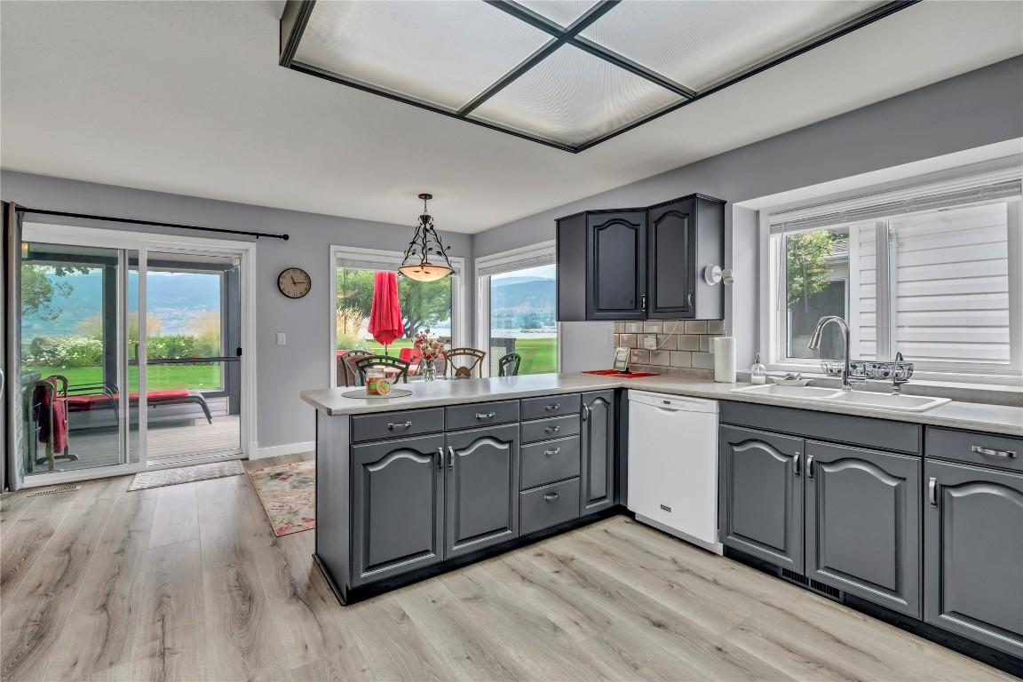55 Kingfisher Drive, Penticton, BC - Indoor Photo Showing Kitchen