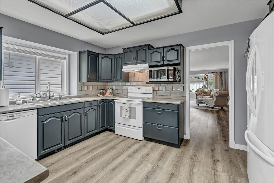 55 Kingfisher Drive, Penticton, BC - Indoor Photo Showing Kitchen