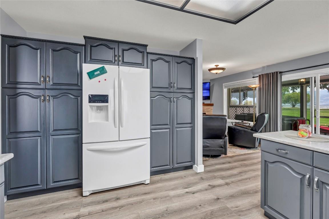 55 Kingfisher Drive, Penticton, BC - Indoor Photo Showing Kitchen