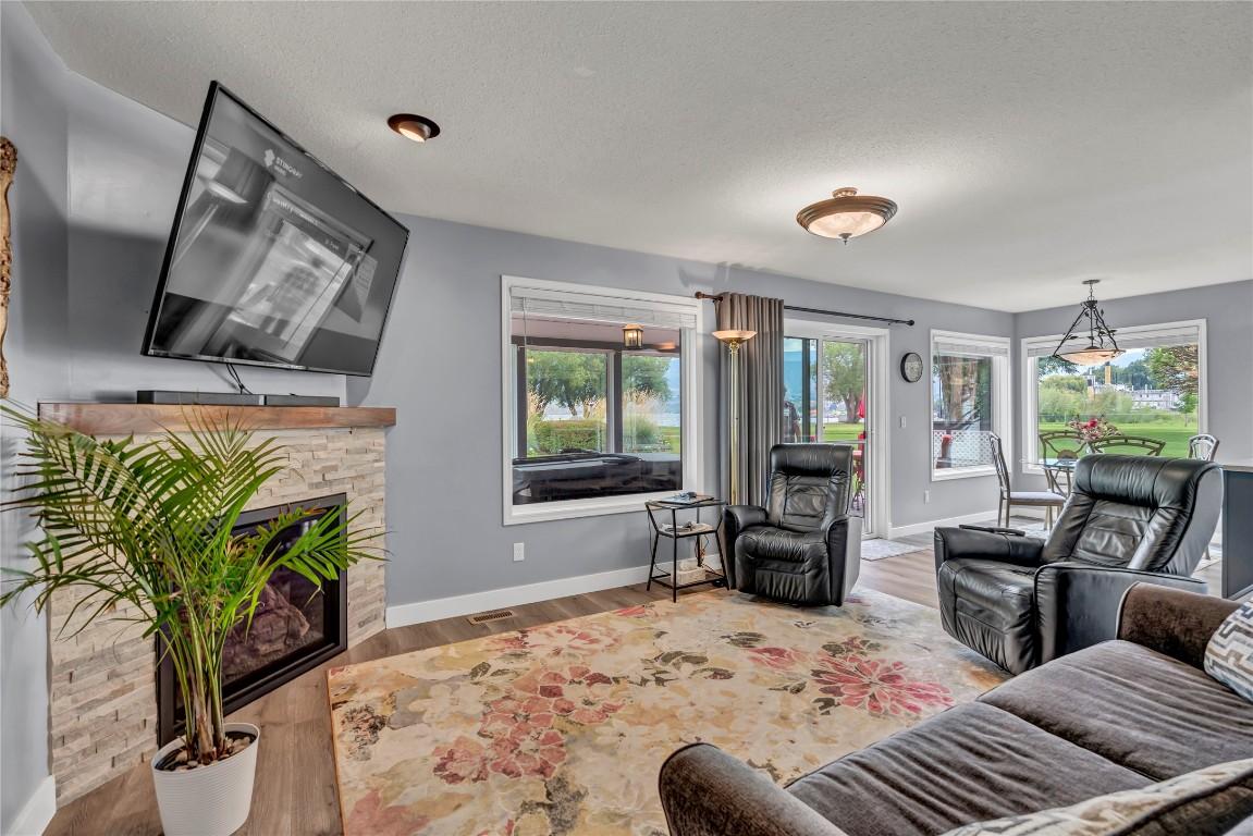 55 Kingfisher Drive, Penticton, BC - Indoor Photo Showing Living Room With Fireplace