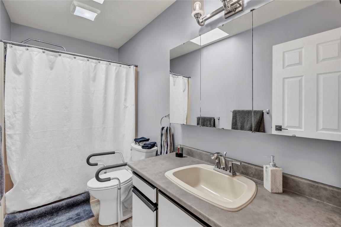 55 Kingfisher Drive, Penticton, BC - Indoor Photo Showing Bathroom