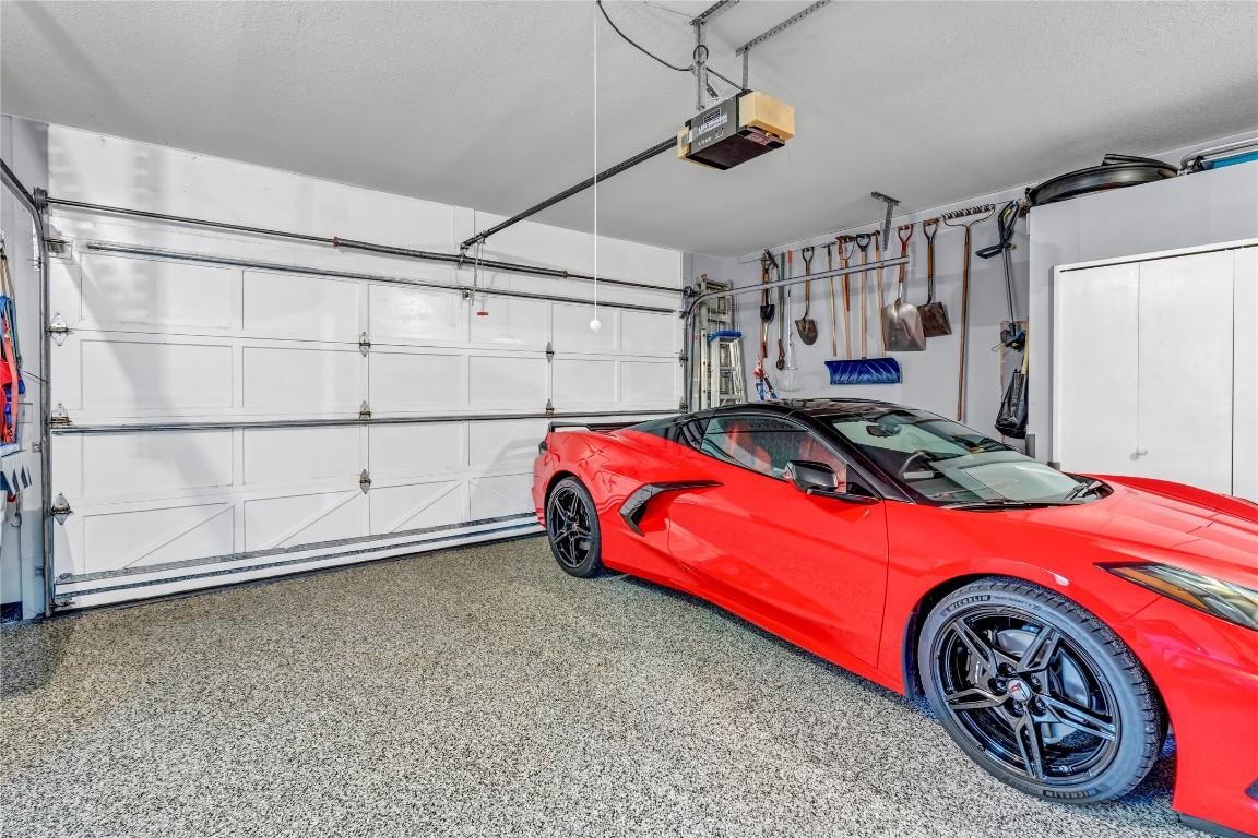 55 Kingfisher Drive, Penticton, BC - Indoor Photo Showing Garage