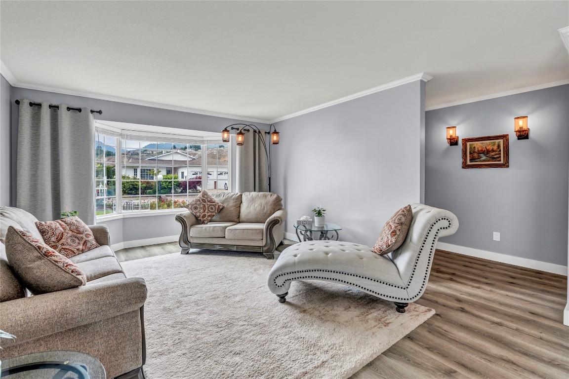 55 Kingfisher Drive, Penticton, BC - Indoor Photo Showing Living Room