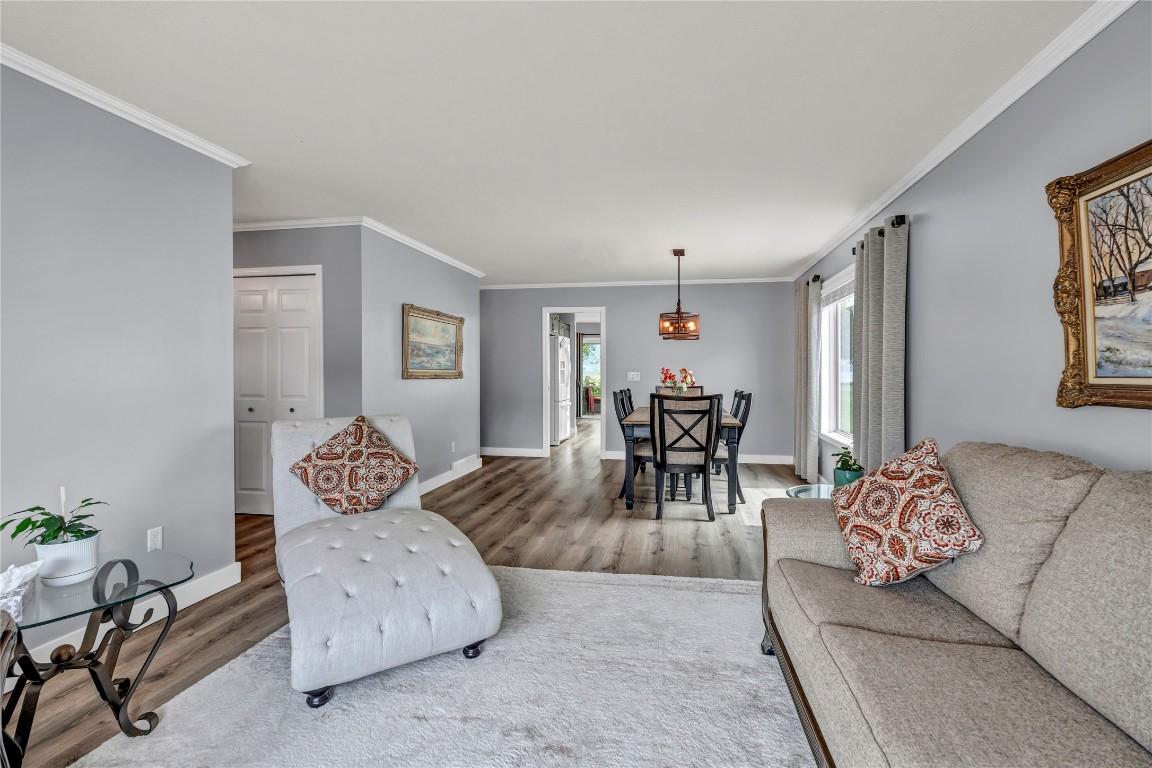 55 Kingfisher Drive, Penticton, BC - Indoor Photo Showing Living Room