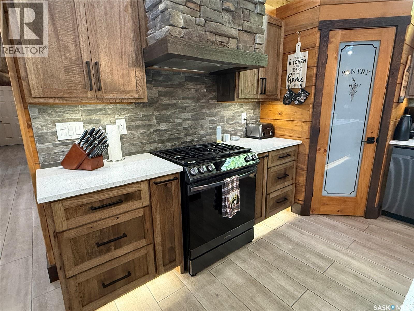 Dunham Acreage, Paddockwood Rm No. 520, SK - Indoor Photo Showing Kitchen With Upgraded Kitchen