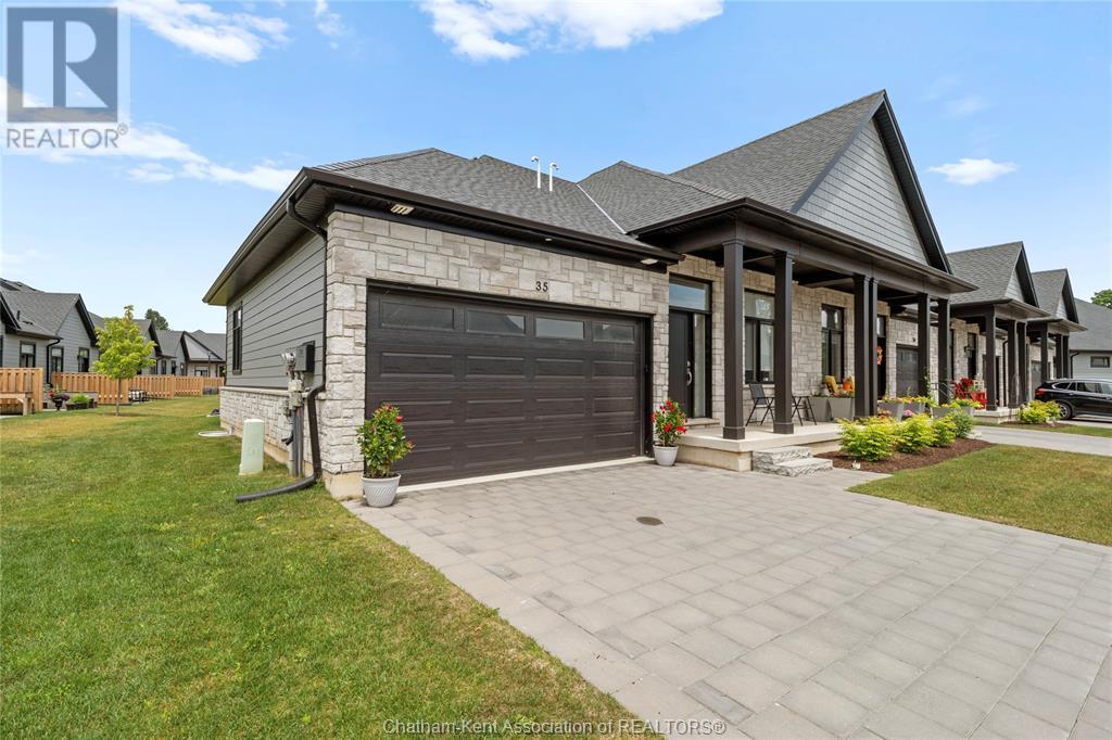 63 Compass Trail Unit# 35, Port Stanley, ON - Outdoor With Facade